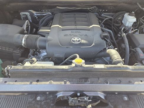 Certified 2017 Toyota Tundra SR5 w/ SR5 Upgrade Package AWD/4WD image 28