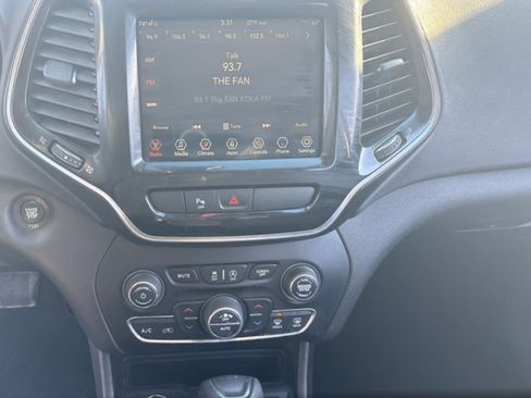 Used 2019 Jeep Cherokee Limited image 14