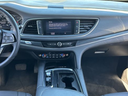 Used 2024 Buick Enclave Premium AWD/4WD image 17