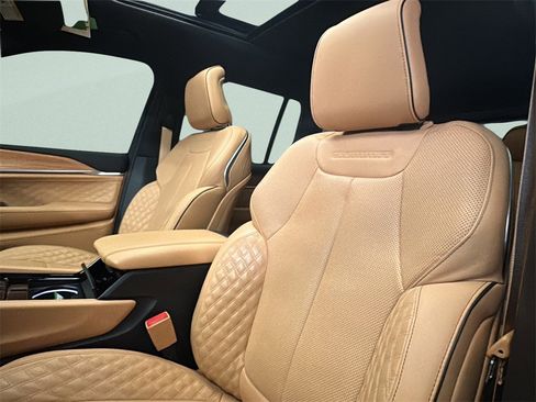 Used 2023 Jeep Grand Cherokee Summit image 9