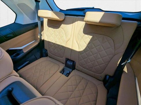 Used 2026 BMW X7 xDrive40i image 17