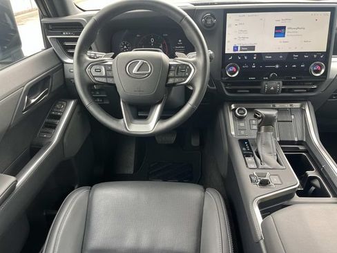 Used 2025 Lexus GX 550 w/ Cold Area Package AWD/4WD image 13