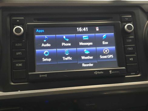 Used 2018 Toyota Tacoma SR5 AWD/4WD image 14