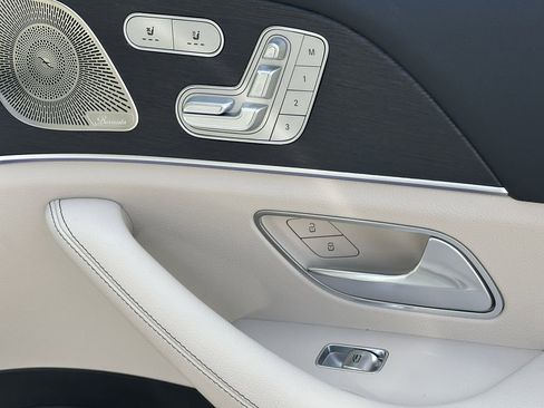 New 2026 Mercedes-Benz GLS 450 4MATIC image 17