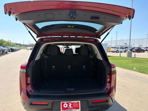 Used 2023 Nissan Pathfinder SV w/ Black Appearance Package AWD/4WD image 14