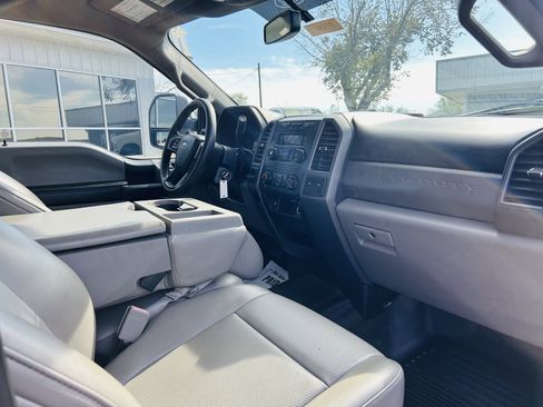 Used 2019 Ford F250 XL w/ Power Equipment Group image 9