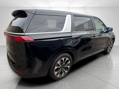 Used 2024 Kia Carnival EX image 2