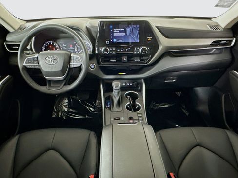 Used 2023 Toyota Highlander XLE image 27