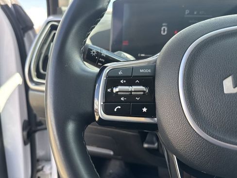 Used 2024 Kia Sorento S image 17