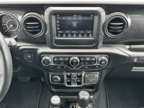 Used 2022 Jeep Gladiator Sport AWD/4WD image 15