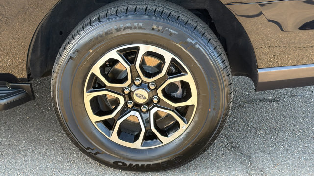 Certified 2024 Ford Expedition XLT AWD/4WD image 7