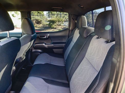 Used 2022 Toyota Tacoma TRD Sport image 21