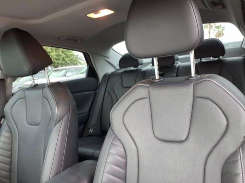 Certified 2025 Hyundai Elantra Limited FWD image 14