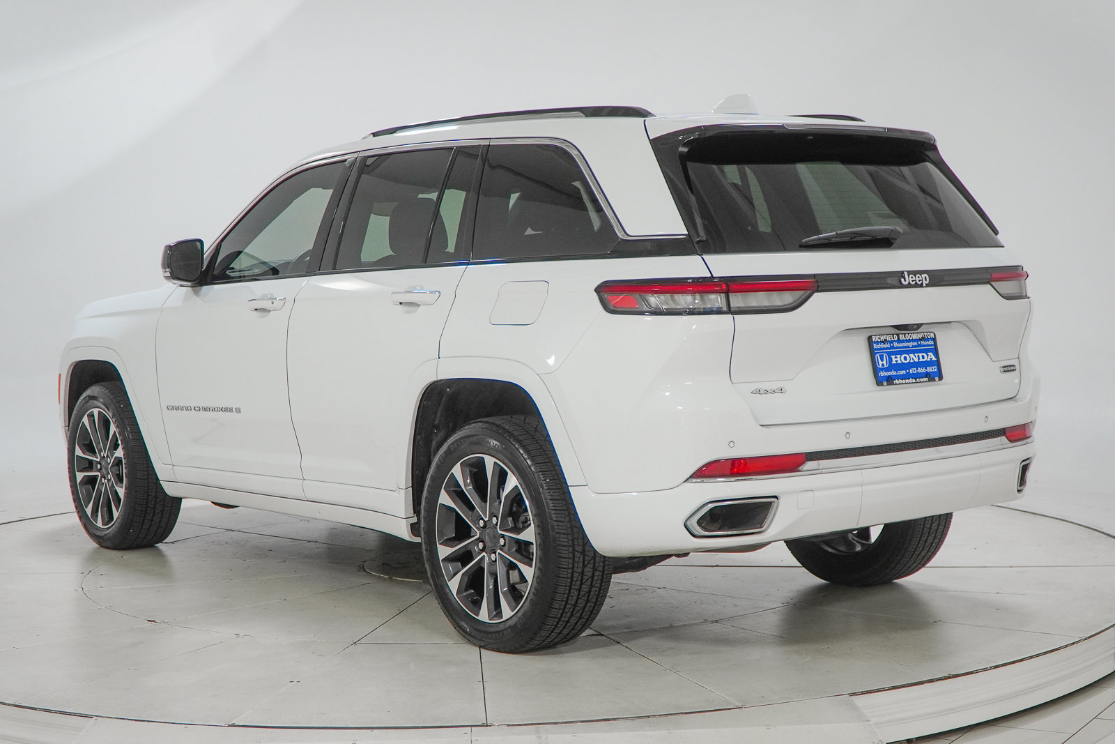 Used 2022 Jeep Grand Cherokee Overland AWD/4WD image 6