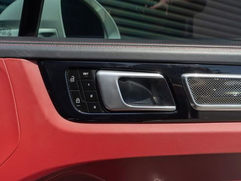 Certified 2020 Porsche Cayenne Turbo image 34