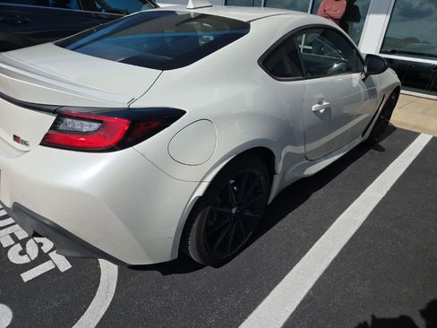 Used 2022 Toyota GR86 Premium RWD image 3