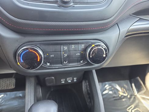 Used 2022 Chevrolet TrailBlazer RS FWD image 23