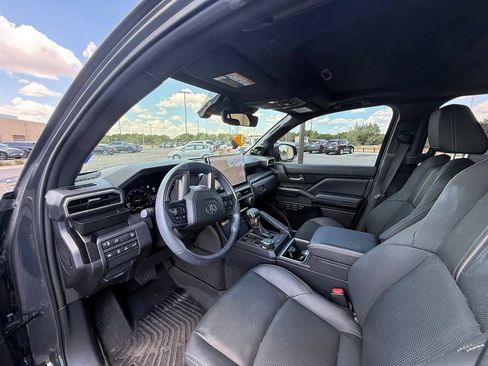 Used 2025 Toyota 4Runner Limited AWD/4WD image 5
