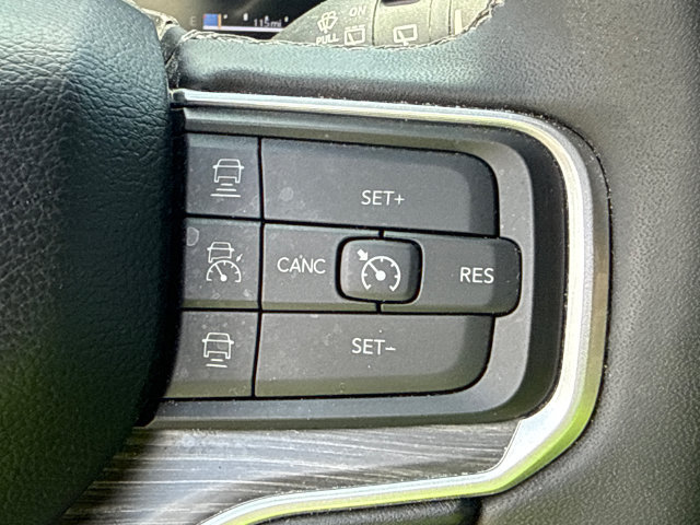 Used 2024 Jeep Wagoneer L Series II RWD image 28