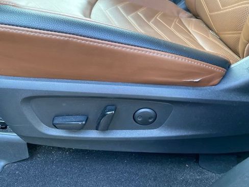 Used 2023 Nissan Pathfinder Platinum AWD/4WD image 16