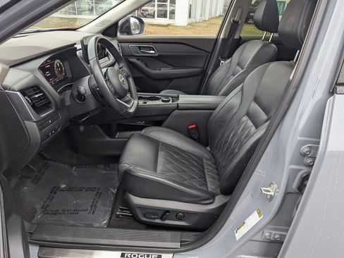 Used 2023 Nissan Rogue Platinum image 16