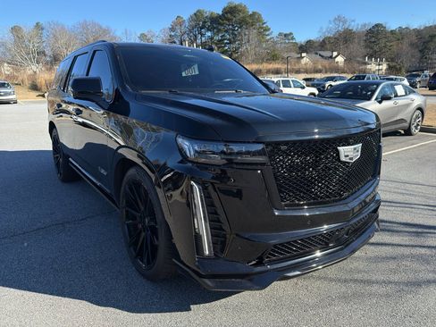 Used 2023 Cadillac Escalade V image 3