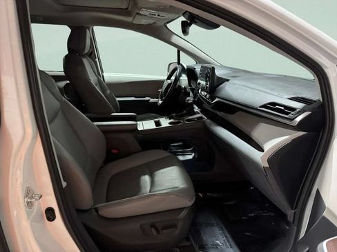 Used 2022 Toyota Sienna XLE FWD image 30