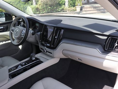 Used 2024 Volvo XC60 B5 Core image 38