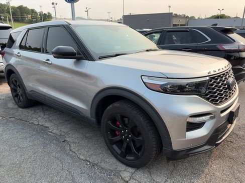 Used 2021 Ford Explorer ST w/ Equipment Group 401A AWD/4WD image 2