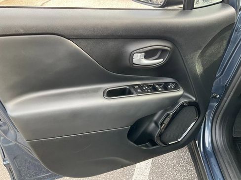 Used 2023 Jeep Renegade Altitude image 6