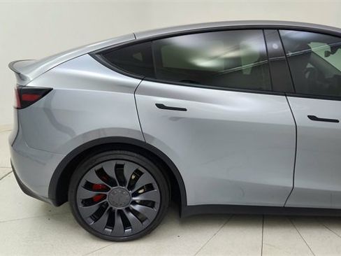 Used 2025 Tesla Model Y Performance image 12