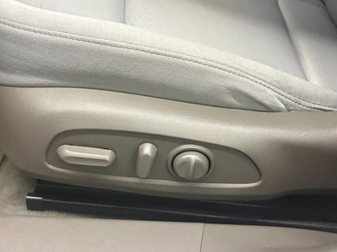 Used 2016 Chevrolet Malibu LT FWD image 12