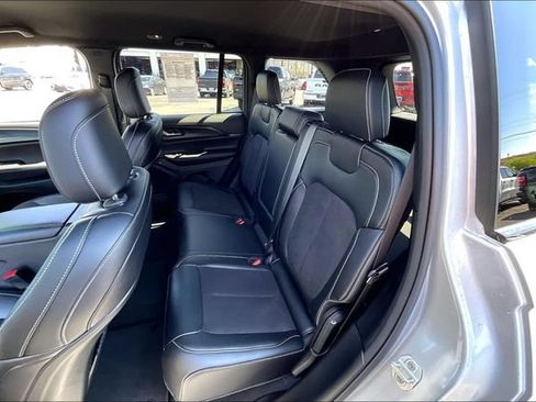 Used 2023 Jeep Grand Cherokee Altitude AWD/4WD image 28