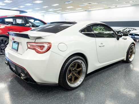 Used 2015 Subaru BRZ Limited w/ Popular Package #2B RWD image 5