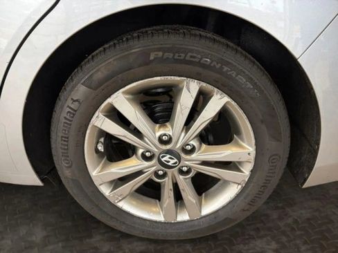 Used 2017 Hyundai Elantra SE FWD image 31