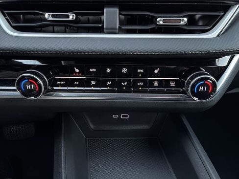 Used 2025 Chevrolet Equinox LT w/ Convenience Package II image 23