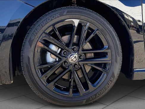 Used 2025 Toyota Camry SE image 11