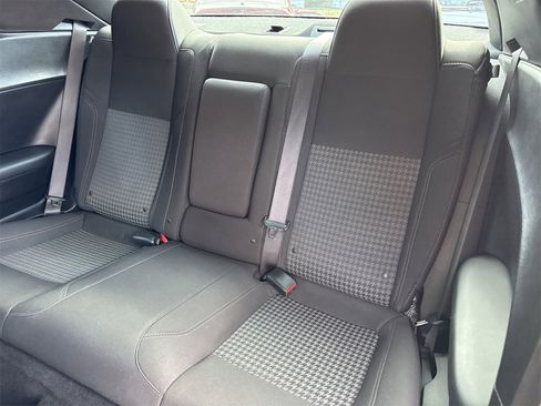 Used 2019 Dodge Challenger SXT image 10