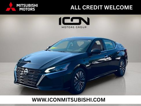 Used 2024 Nissan Altima 2.5 SV FWD image 1