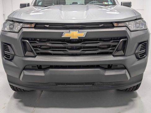 Used 2023 Chevrolet Colorado W/T RWD image 2