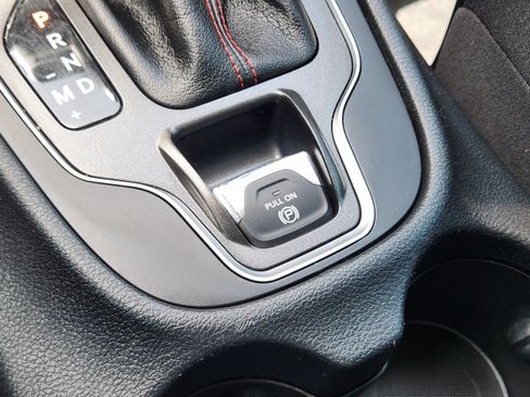 Used 2022 Jeep Cherokee Trailhawk w/ Sun, Sound & Nav Group AWD/4WD image 15