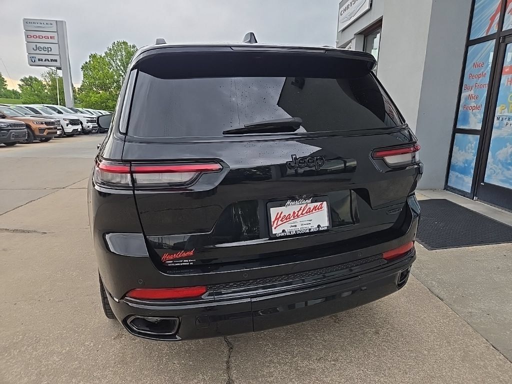 Used 2024 Jeep Grand Cherokee L Summit AWD/4WD image 12