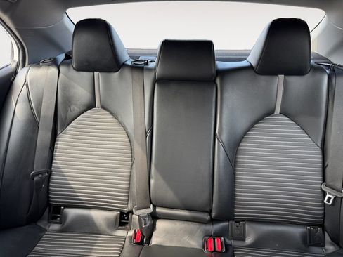 Used 2022 Toyota Camry SE FWD image 13