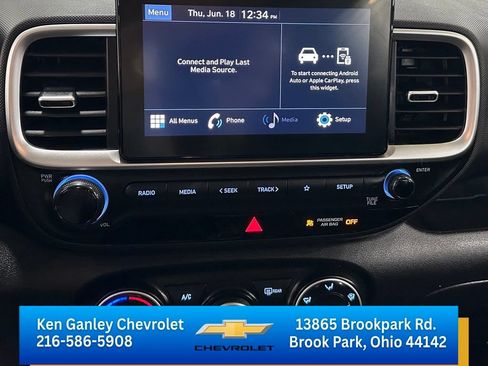 Used 2022 Hyundai Venue SE FWD image 16
