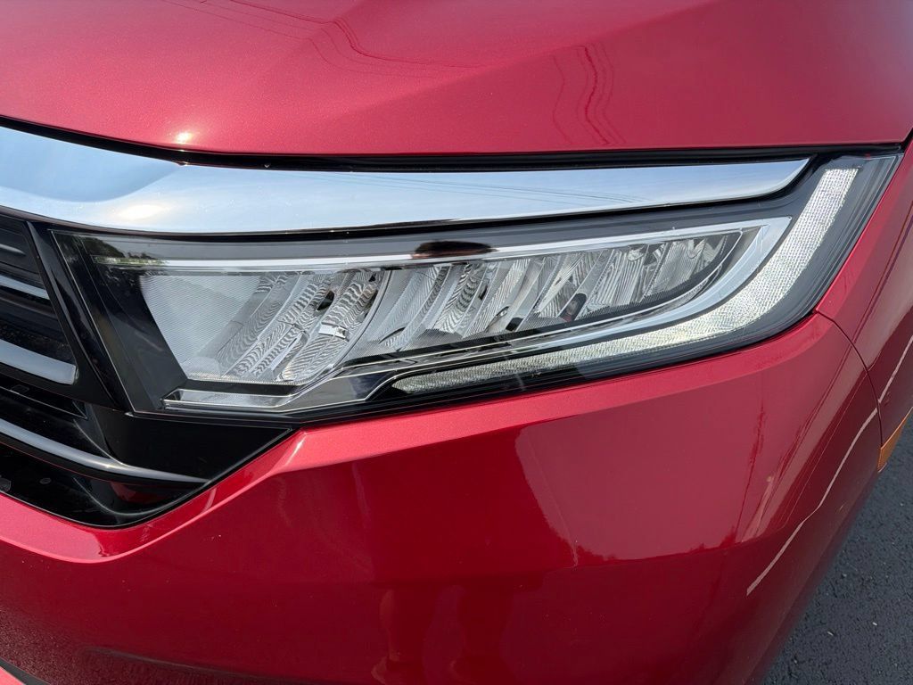 Certified 2024 Honda Odyssey EX image 9