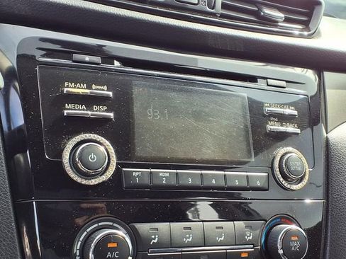 Used 2018 Nissan Rogue Sport S image 5