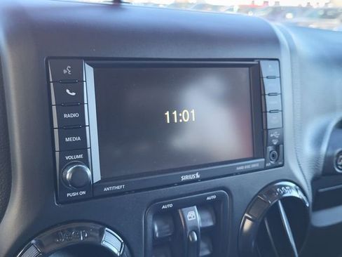 Used 2017 Jeep Wrangler Unlimited Rubicon image 20