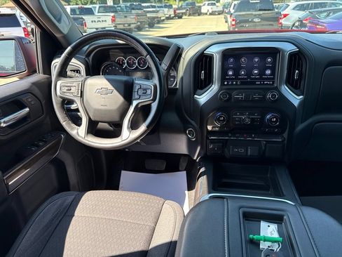 Used 2021 Chevrolet Silverado 1500 LT Trail Boss w/ Bed Protection Package AWD/4WD image 9