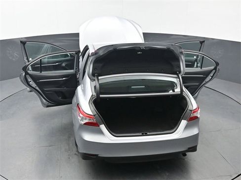 Used 2020 Toyota Camry LE image 43