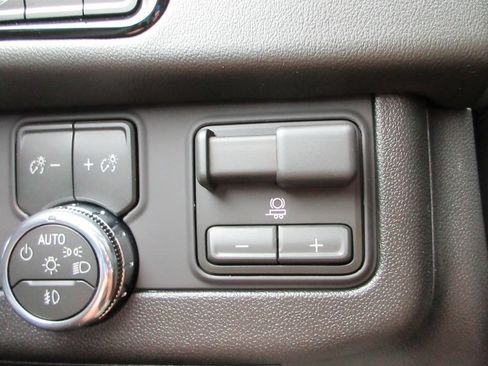 New 2026 GMC Yukon XL AT4 w/ AT4 Premium Plus Package AWD/4WD image 20